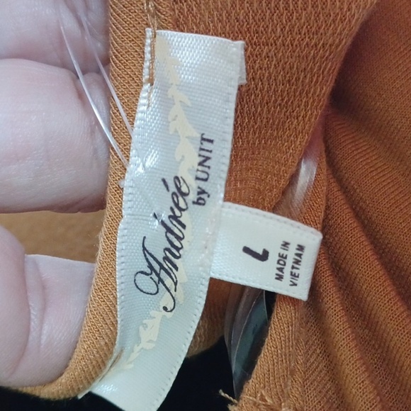 Andrew by unit Vibrant Gold Long Sleeve Top with front tie, comfy, stretchy - Picture 6 of 7